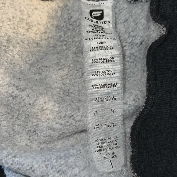 Fabletics Turtleneck Long Sleeve Thumb Hole Front Pocket
Pullover Q2 - Picture 4 of 7